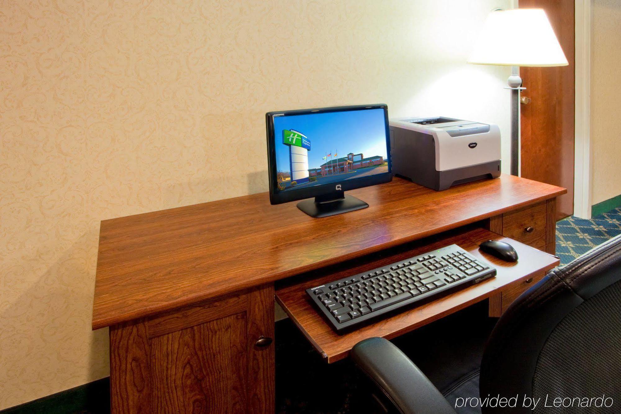 Holiday Inn Express Cambridge By Ihg Exterior foto